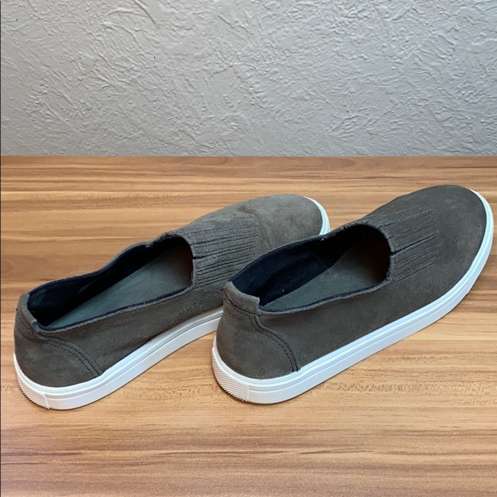 Minnetonka Gabi Suede Fringe Slip-On - Picture 5 of 10